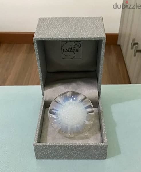 new in box original Lalique france opalescent crystal flower ring 2