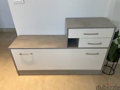 Entrance shoe cabinet