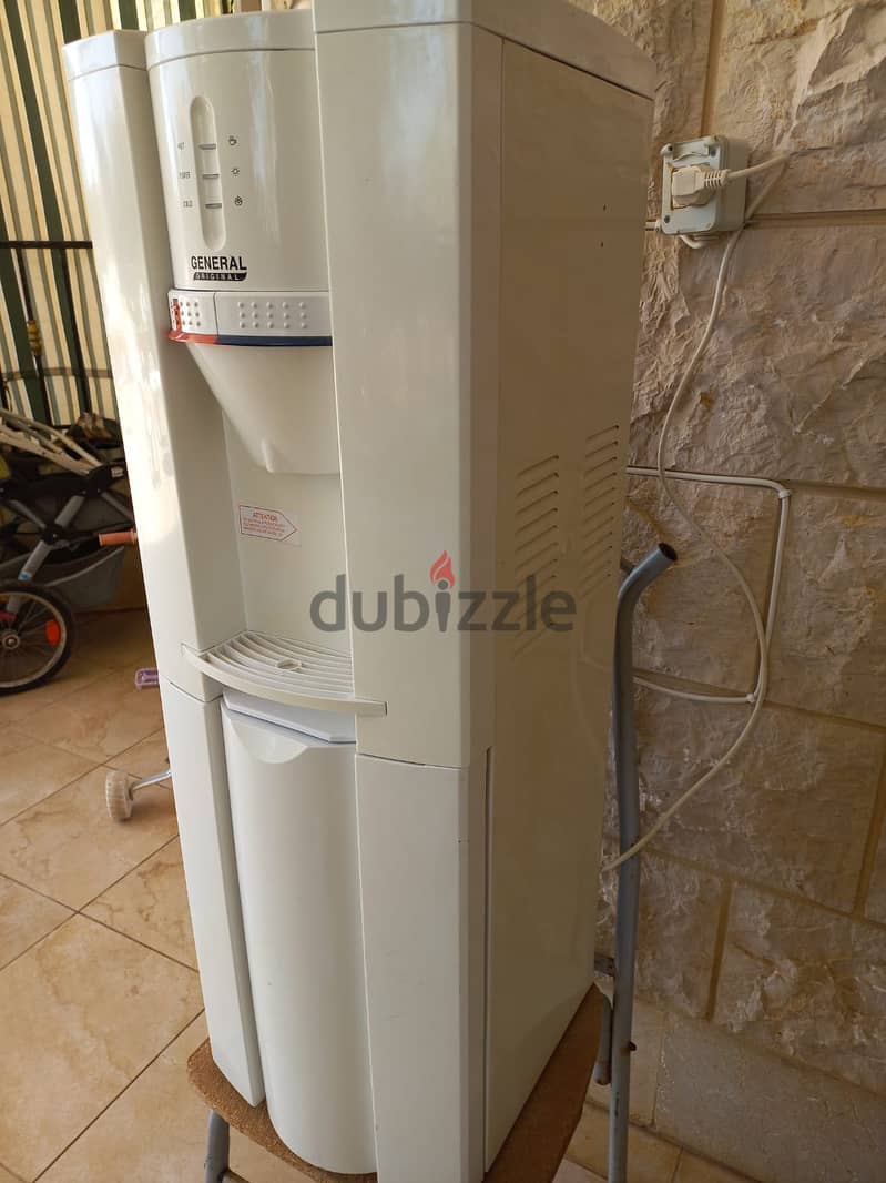 General water dispenser with mini fridge براد مي 1