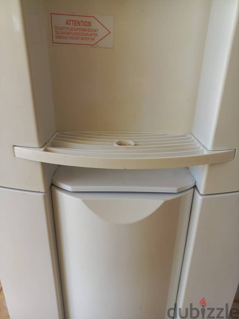 General water dispenser with mini fridge براد مي 3