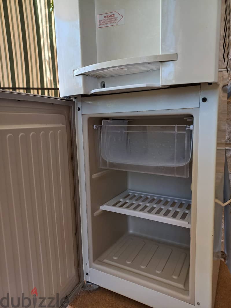 General water dispenser with mini fridge براد مي 4