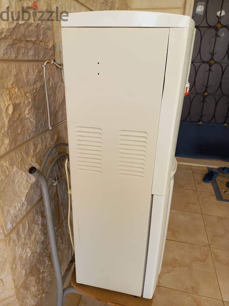General water dispenser with mini fridge براد مي 8