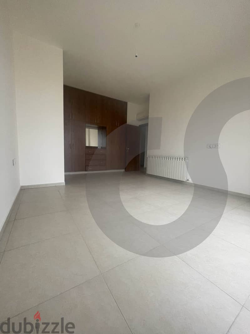 LUXURIOUS APARTMENT 225 SQM LOCATED DBAYEH. REF#DF93137 5