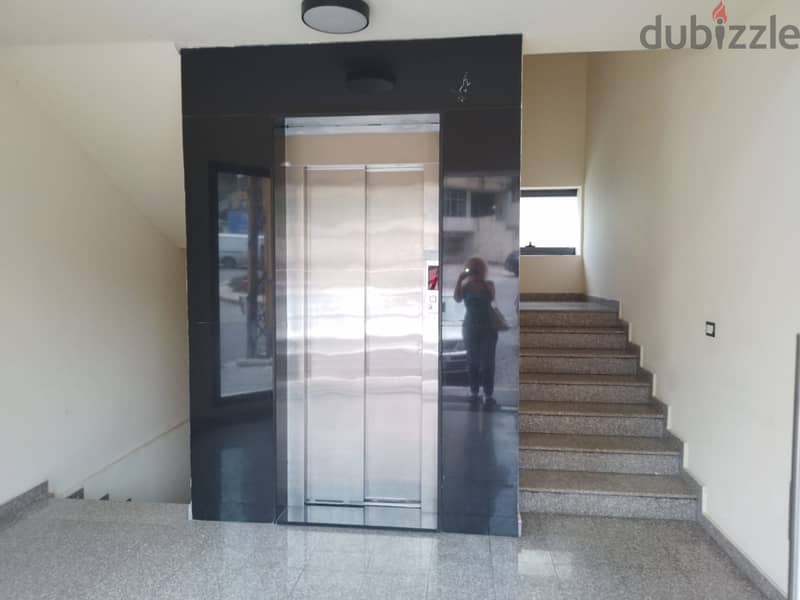 A 75 m2 office for rent in Prime Location in Mazraat yachouh 2
