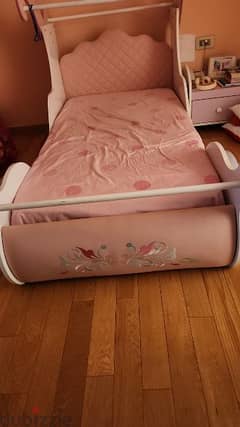 bed for small girl 0