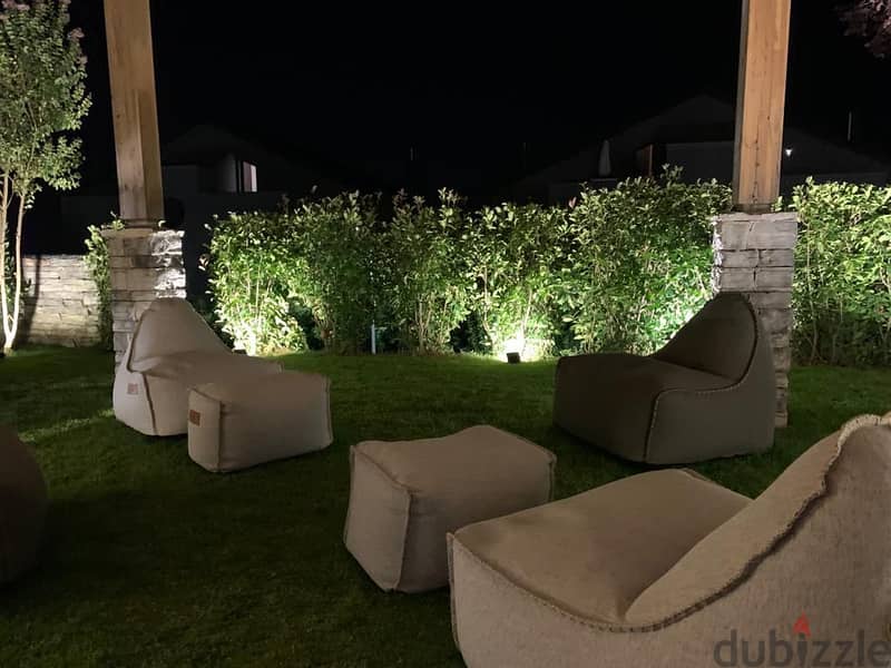 Modern Luxurious spacious unit with Garden! 3