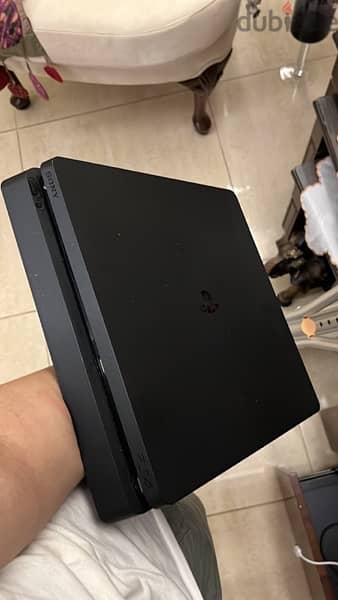ps4 Slim 1tb + 4 controllers and 8 cds 3