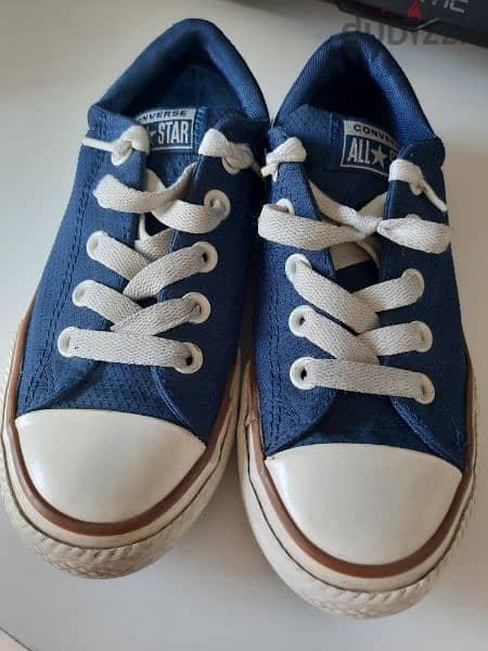 shoes converse  in excellent condition. rarley used 5