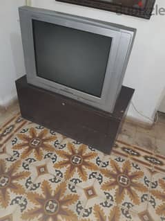 تلفزيون قديم بحالة جيدة 0