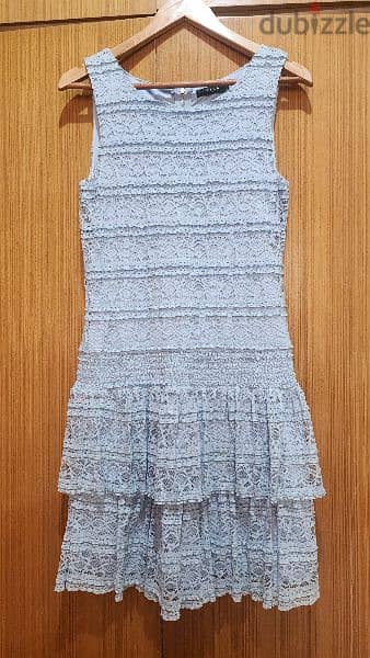 Vila london blue lace ruffle dress size medium 38. فستان دانتيل كشكش 1
