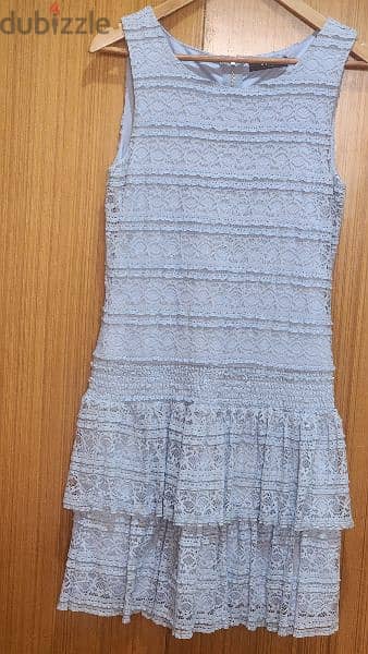 Vila london blue lace ruffle dress size medium 38. فستان دانتيل كشكش 6