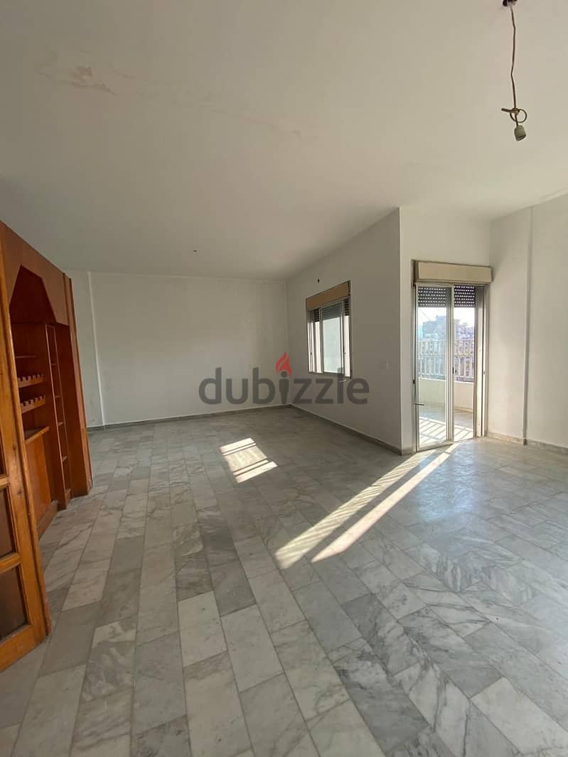 250m2 apartment for sale in Zalka, 200m away from the main road 13