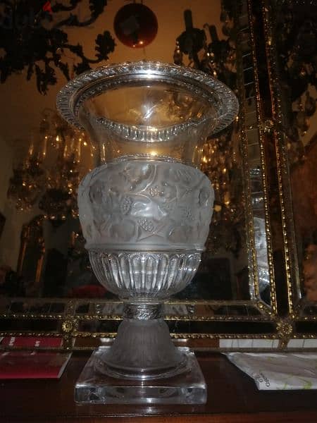 lalique Versailles Amphora Vase Crystal hand made 1