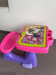 Minnie Mouse table and seat combo 0