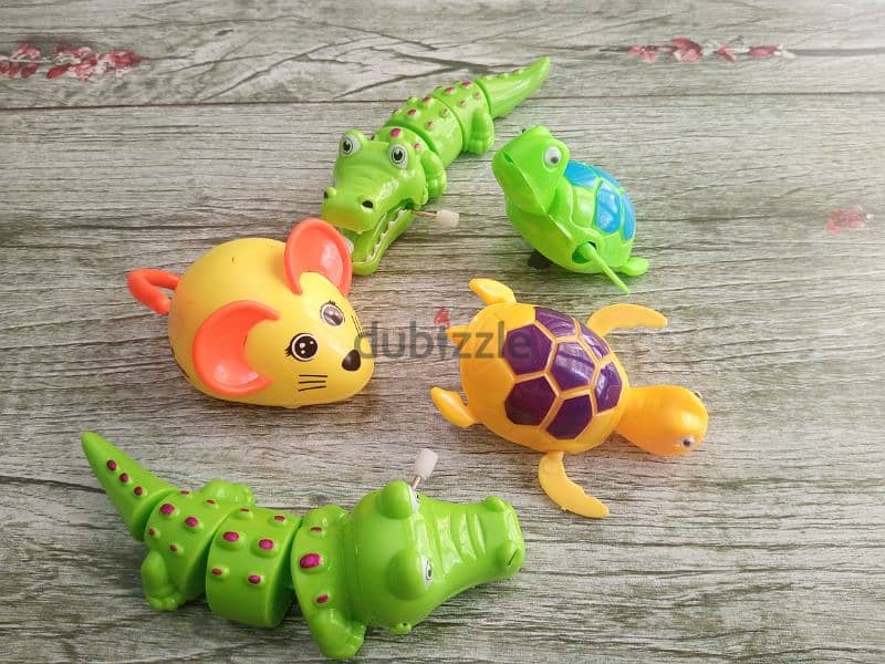 Fast cute crawling crocodile and mouse 1