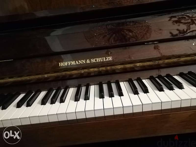 بيانو هوفمان صنع شركة المانية ٣ بيدال رائع جدا شبه جديد صوت نقي مكفول 2