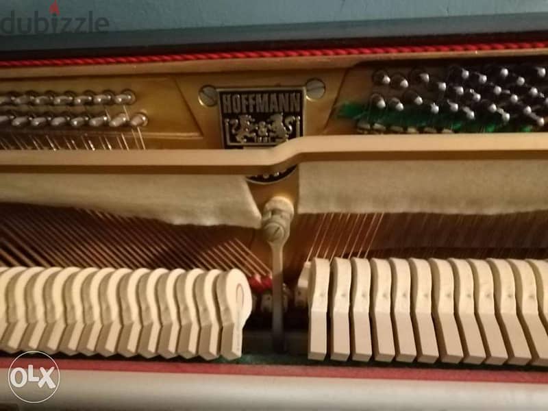 بيانو هوفمان صنع شركة المانية ٣ بيدال رائع جدا شبه جديد صوت نقي مكفول 7