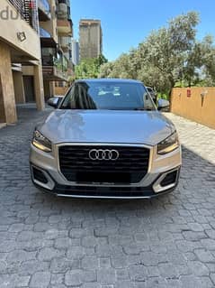 Audi Q2 2017 silver on black