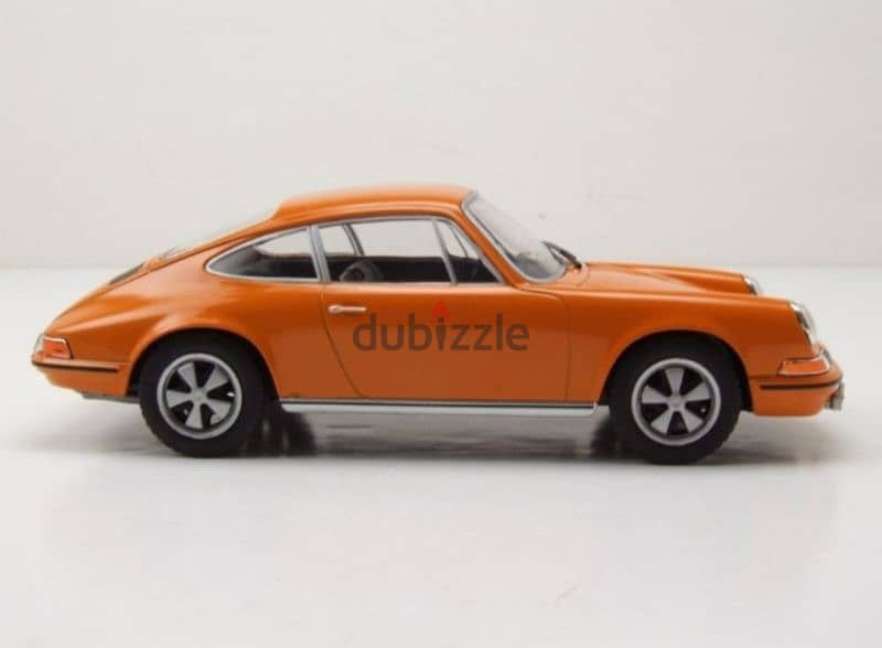 '68 Porsche 911 S diecast car model 1:24. 3
