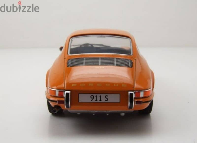 '68 Porsche 911 S diecast car model 1:24. 6