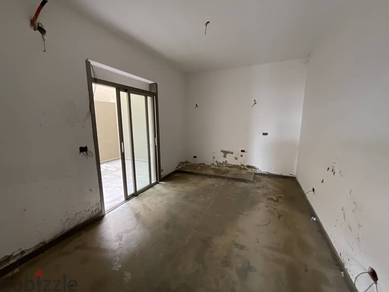 RWB123AH - Apartment for sale in HBOUB Jbeil with a small Terrace 3
