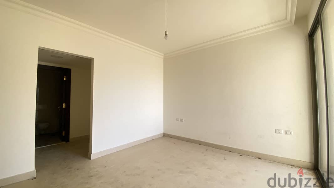 Apartment for sale in hamra شقة للبيع في  حمرا 4