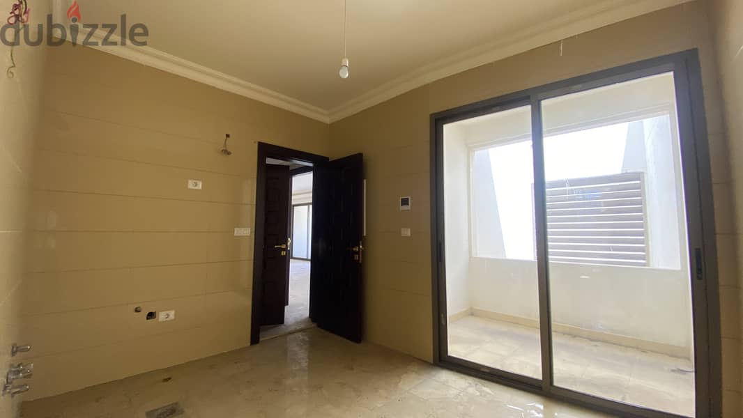 Apartment for sale in hamra شقة للبيع في  حمرا 6