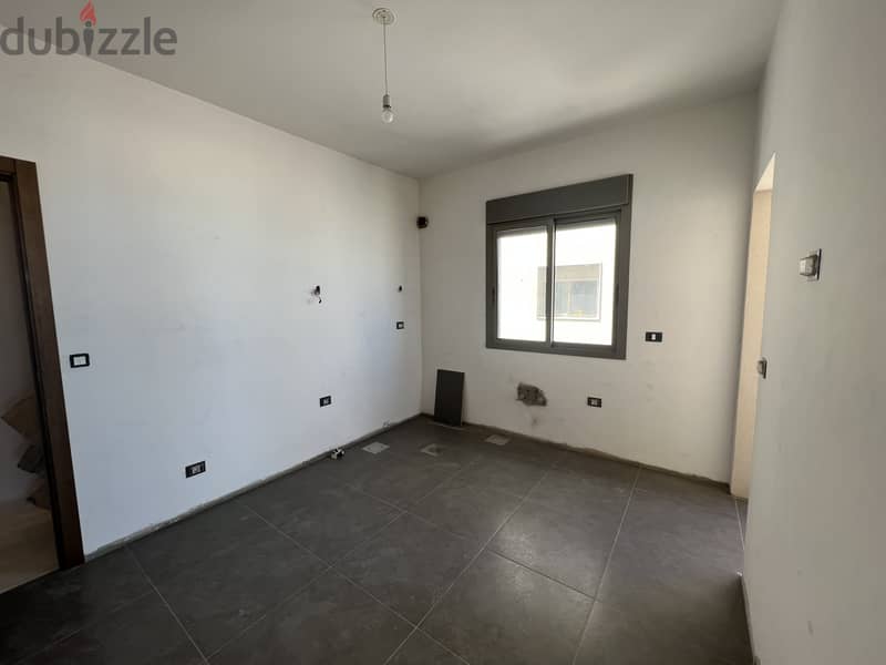Apartment for sale in Haret Sakher شقة للبيع في حارة صخر 2