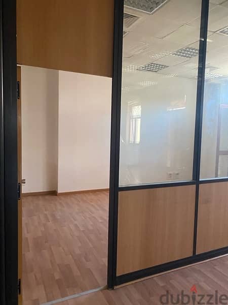 Corporate high standard office large and spacious 5