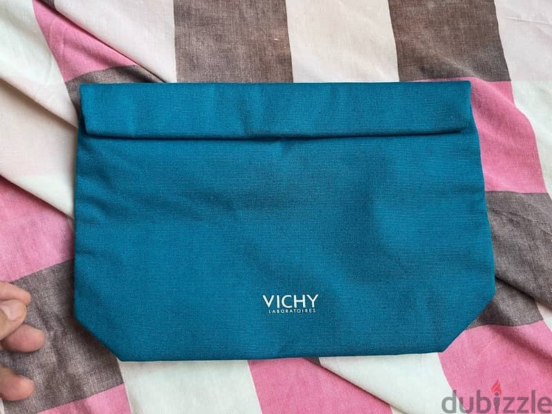 special Makeup bag green from vichy laboratoires 1