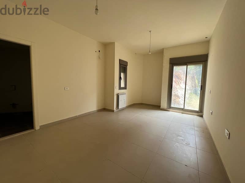 Decorated 336m2 apartment + mountain/sea view for sale in Adma 13