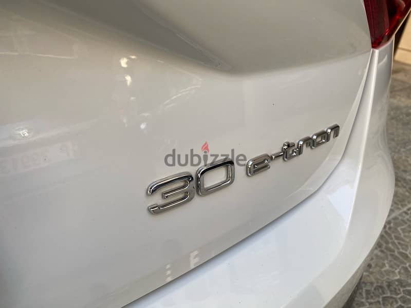 Audi Q2 L 30 e-tron 2021 full elextric! 11000km only 6