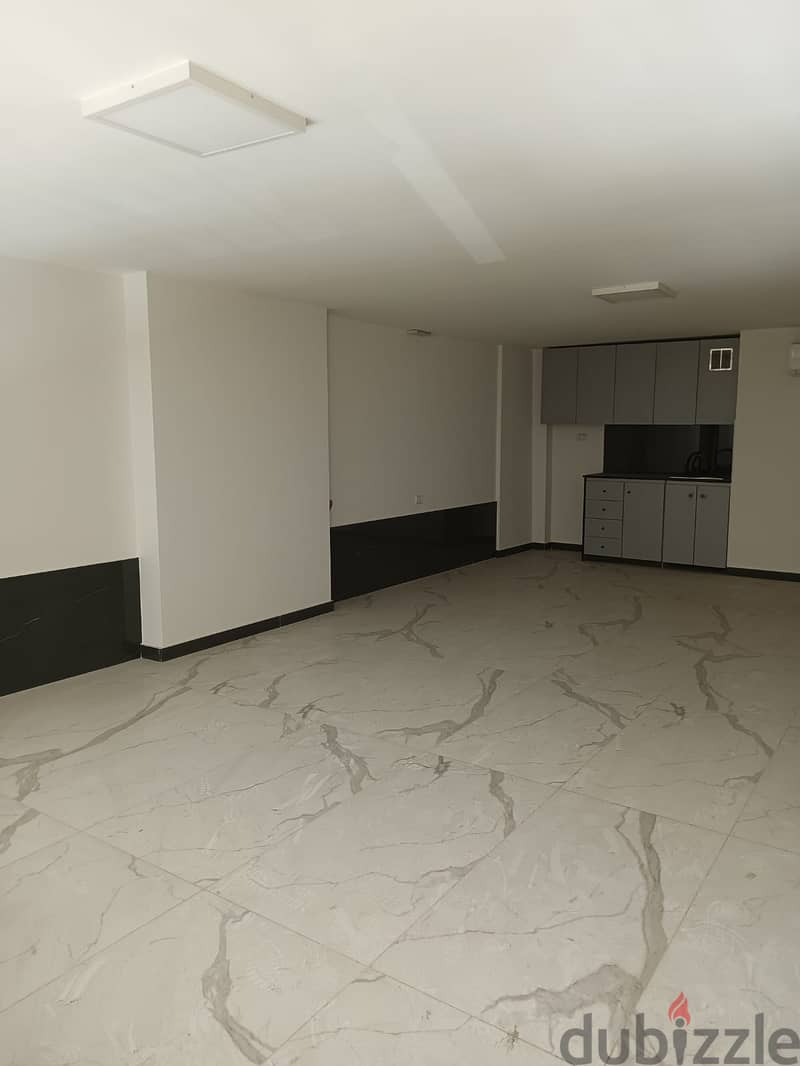 A decorated 95 m2 commerical store for rent in Zalka 3
