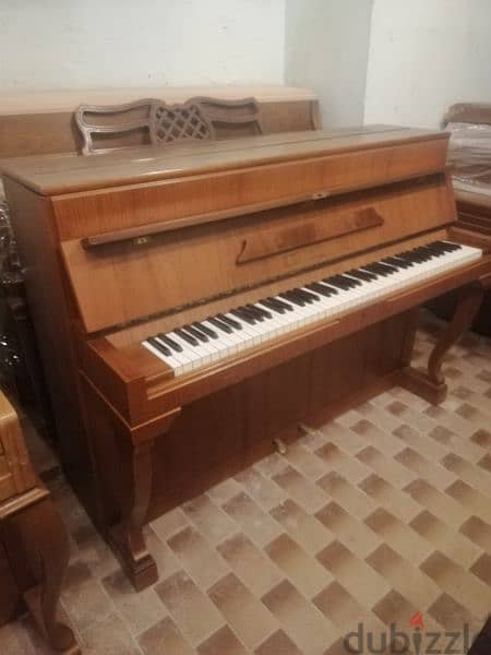 7 octave store piano