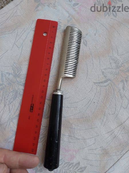 Old Steel Comb - مشط معدني قديم 1