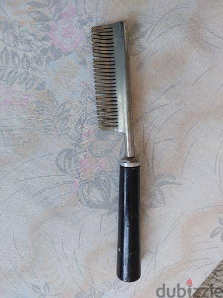 Old Steel Comb - مشط معدني قديم 3