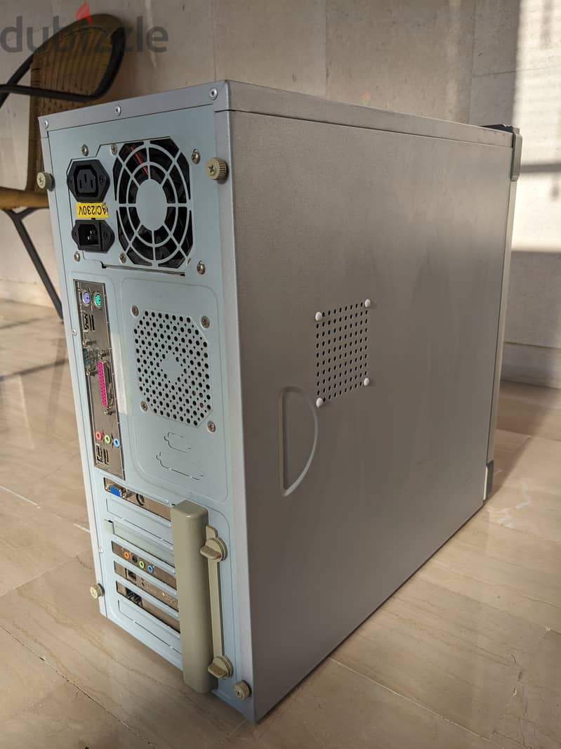 Full PC with old parts in great condition, with solid metal case 4