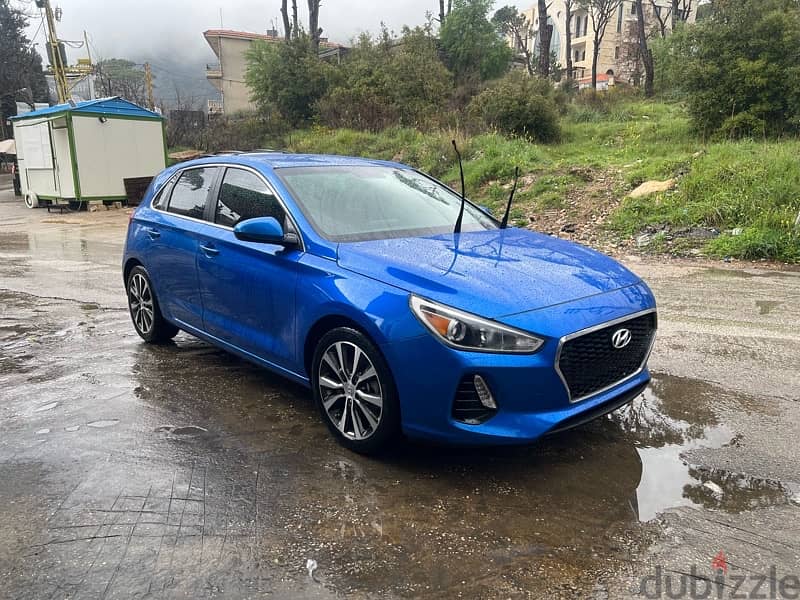 special look by elantra GT - Catchy blue sport color 1