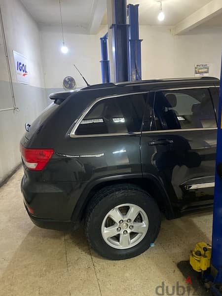 jeep grand cherokee 2011 $12,000$ 3