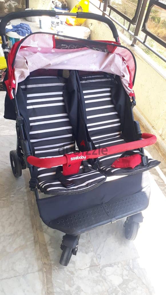 twin stroller in excellent condition 2