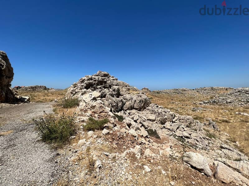 853 m2 land having an open mountain view for sale in Laqlouq 5