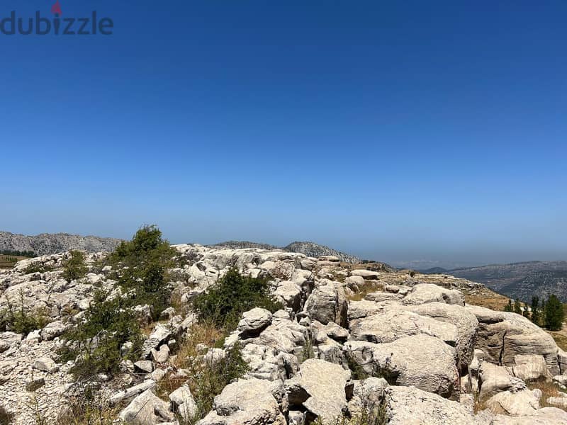 832 m2 land having an open mountain view for sale in Laqlouq 1