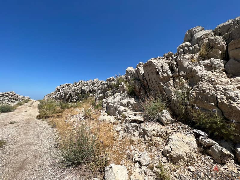 832 m2 land having an open mountain view for sale in Laqlouq 4