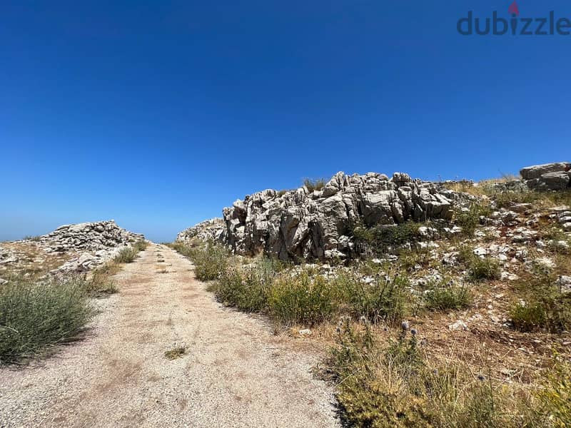 832 m2 land having an open mountain view for sale in Laqlouq 5