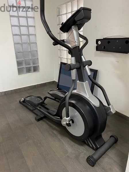 elliptical big size like new heavy duty very good quality 1