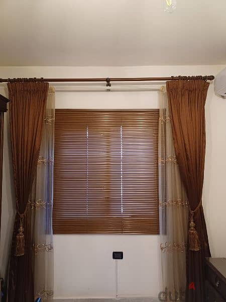 curtains used like new  ستائر 1