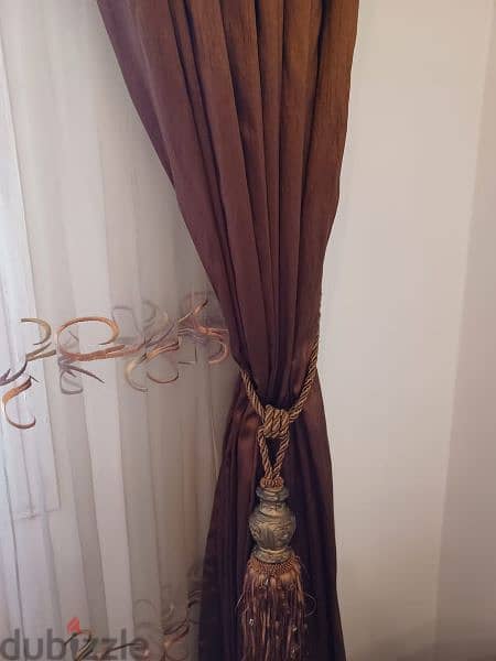 curtains used like new  ستائر 5