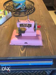 mini sewing machine 0