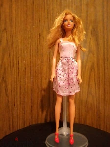 Barbie Mattel 2000 dressed barely used Still good doll=12$ 1