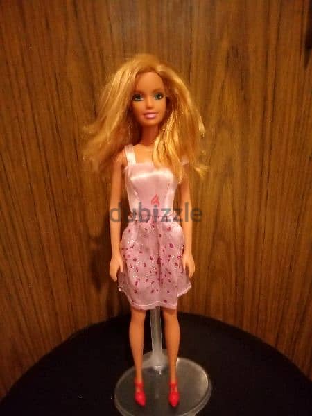 Barbie Mattel 2000 dressed barely used Still good doll=12$ 4